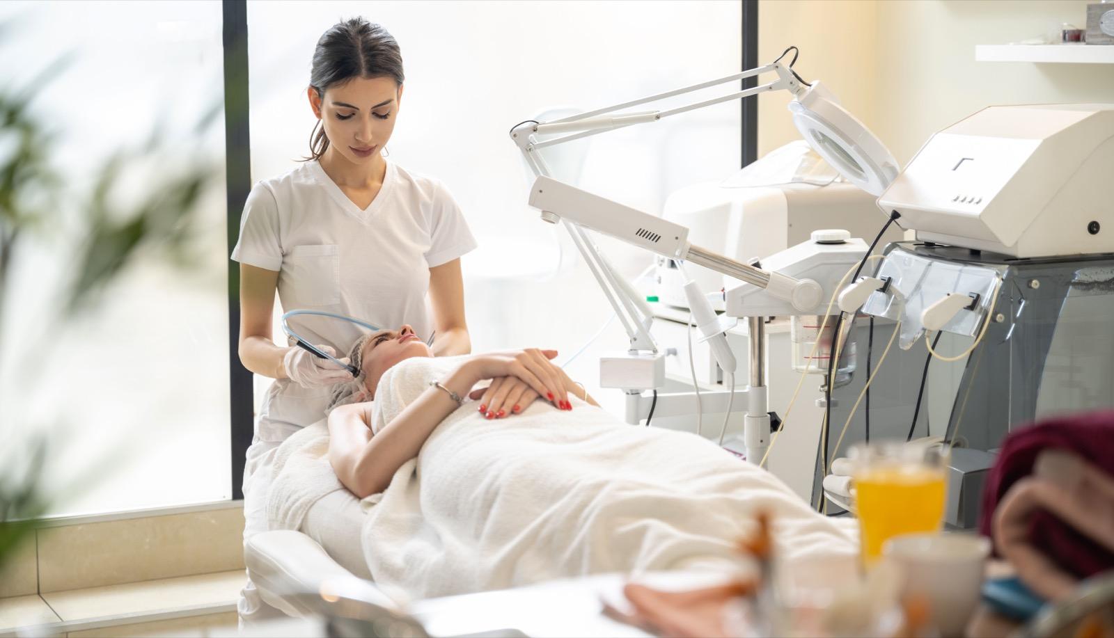 Aesthetic treatment with Korean medical equipment supplied by MEDILIFE