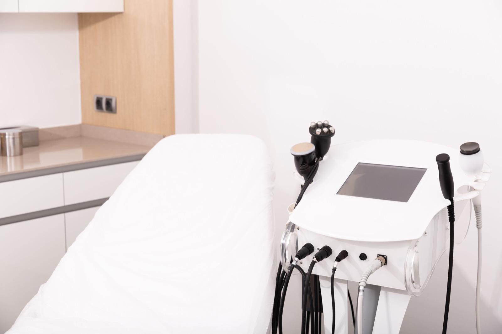 Aesthetic treatment room with MEDILIFE devices